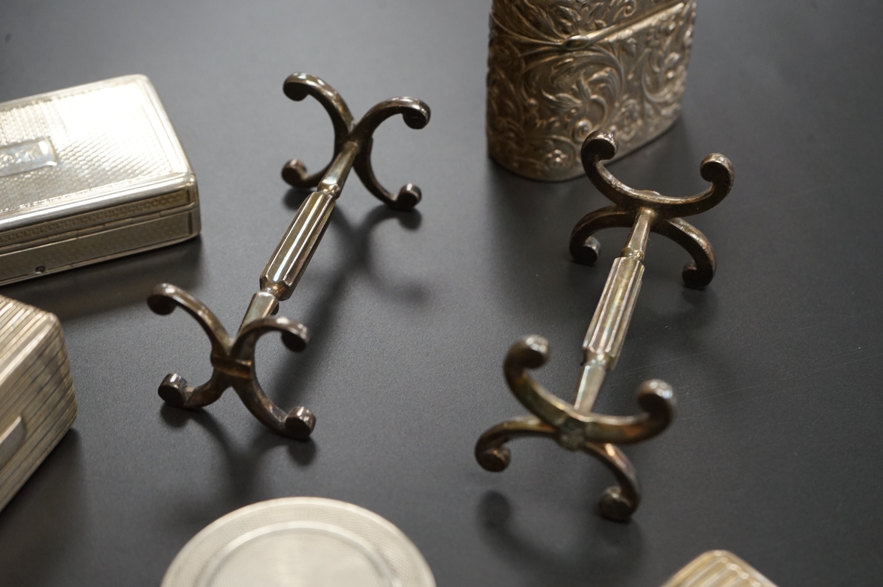 Small collectable silver including a William IV nutmeg grater by Nathaniel Mills, Birmingham, 1836, a similar snuff box, London, 1836, a 19th century vinaigrette(a.f.), a silver vesta case, an Edwardian silver pill box,